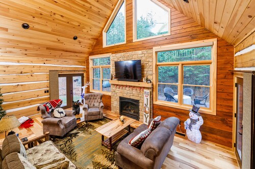  Larsen Lodge Downtown Village Egg Harbor, Sauna, New, Rustic and Elegant.