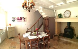 Dining - Villa, 3 bedrooms, 2 bathrooms, garden + pool on 10 hectares of nature (Lalinde)