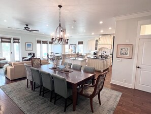 Dining - Beach front view. Golf Cart Friendly. Pool. Elevator. (Saint George Island)