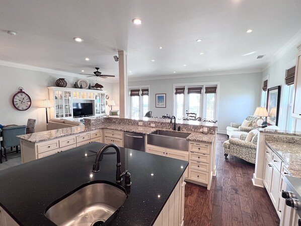 Interior - Beach front view. Golf Cart Friendly. Pool. Elevator. (Saint George Island)