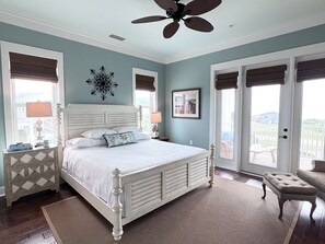 4 dormitoris, planxa i posts de planxar i un bressol de viatge 