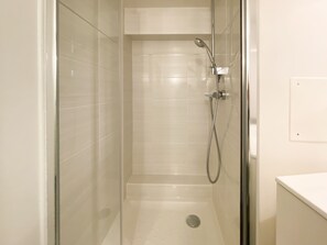 Whirlpool, Handtücher, Seife, Toilettenpapier