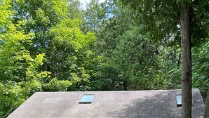 A log cabin with a front porch, a bench, and outdoor seating. - Great location 2 minutes Walking to downtown and to the lake (Fish Creek)