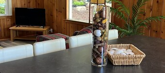 Great location 2 minutes Walking to downtown and to the lake