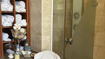 Classic Room | Bathroom