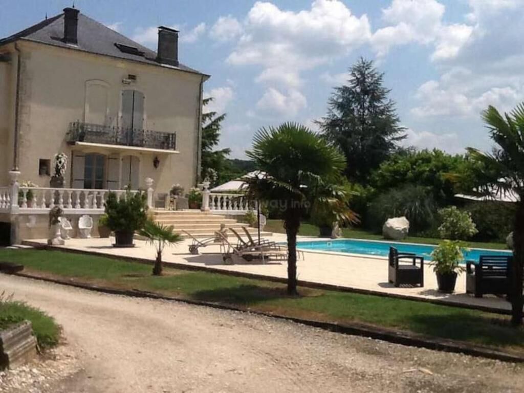 Exercise/lap pool