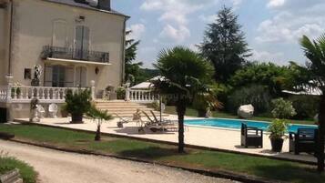Exercise/lap pool