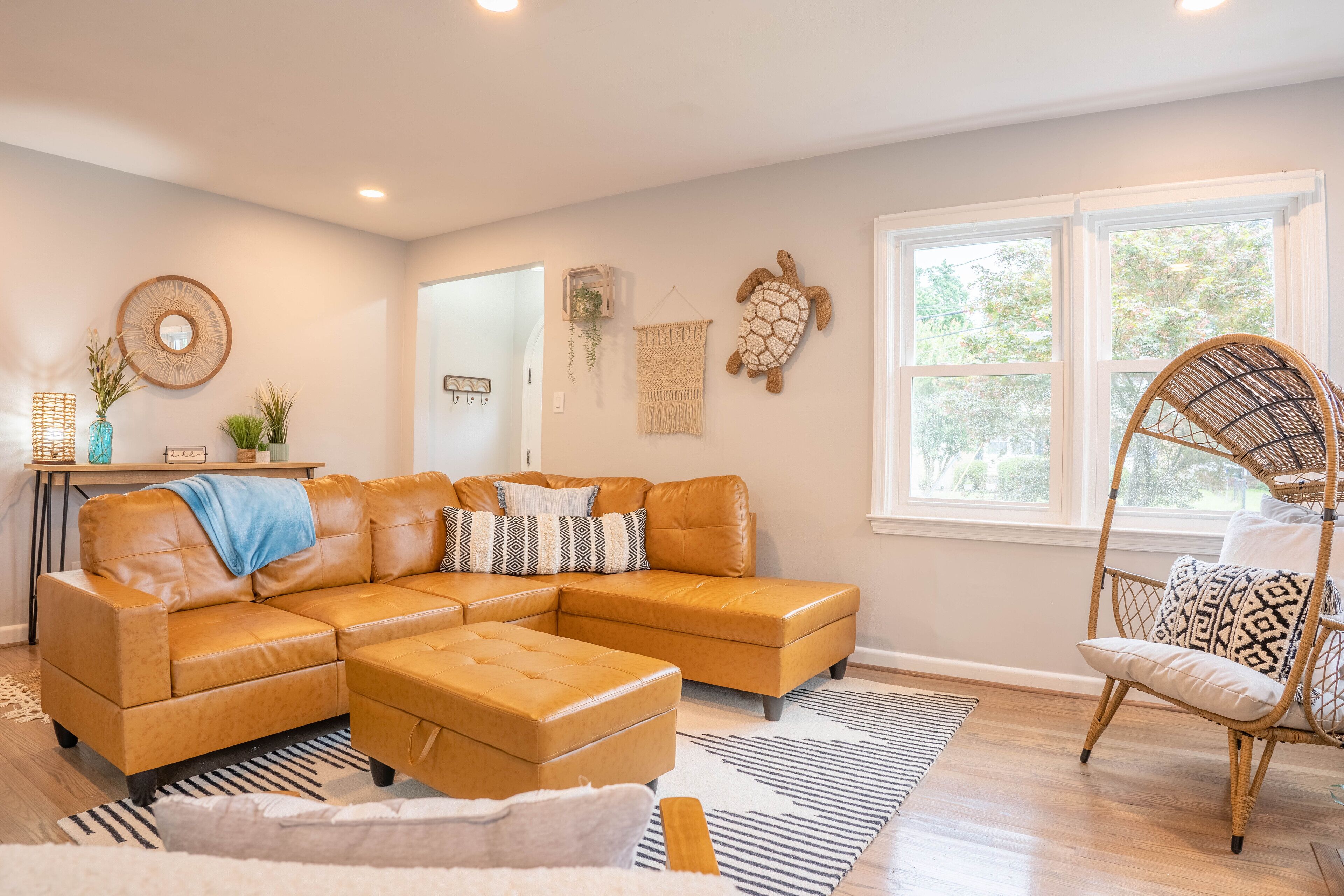 Cheerful Beach House with Rec House