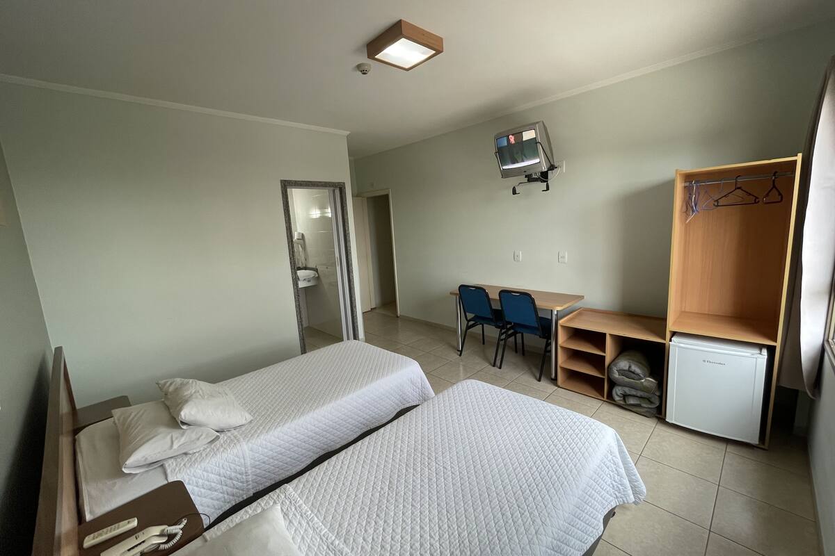 basic twin room | individually furnished, desk, free wifi, bed sheets