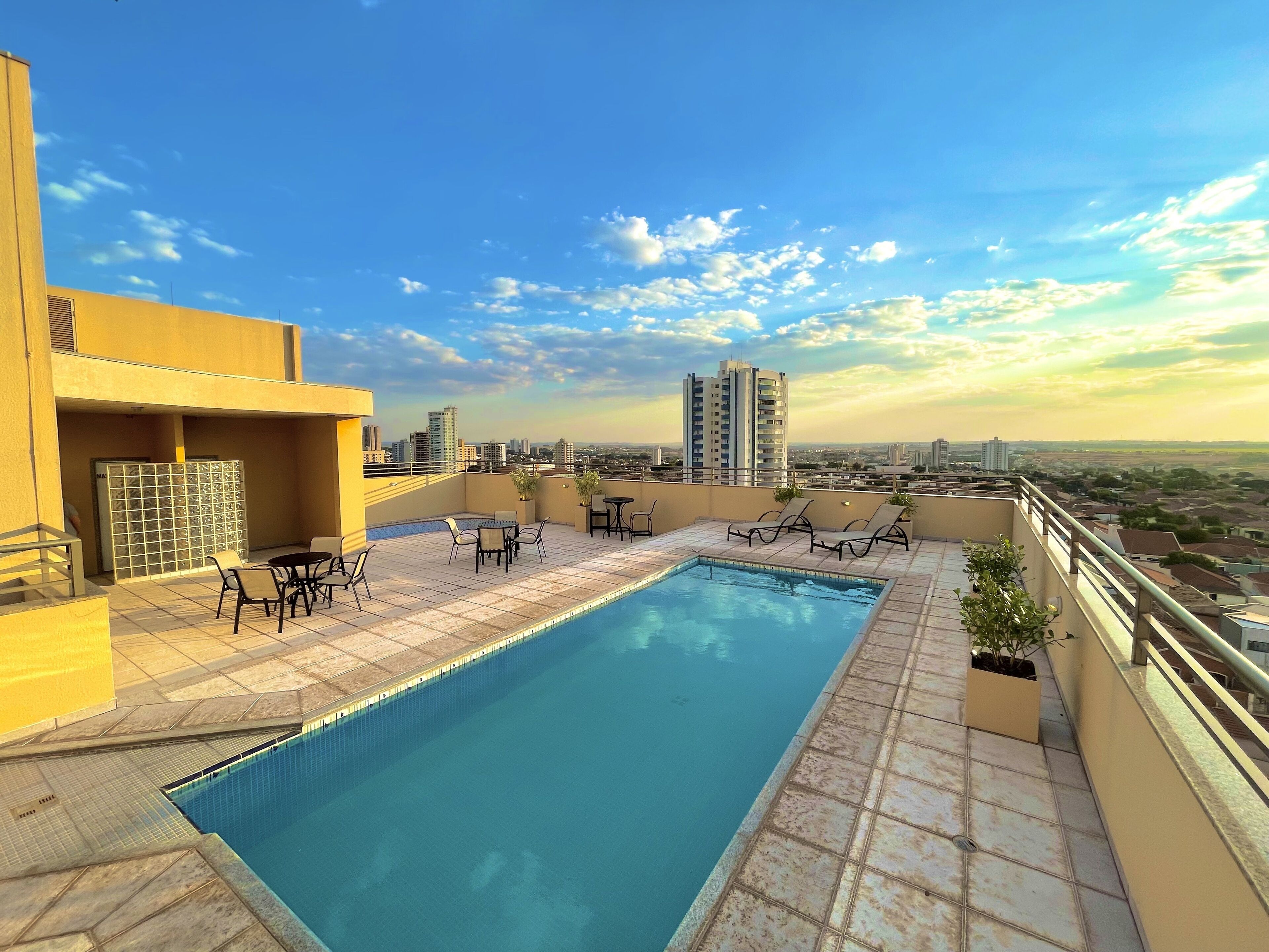 outdoor pool, open 10:00 am to 7:00 pm, pool loungers