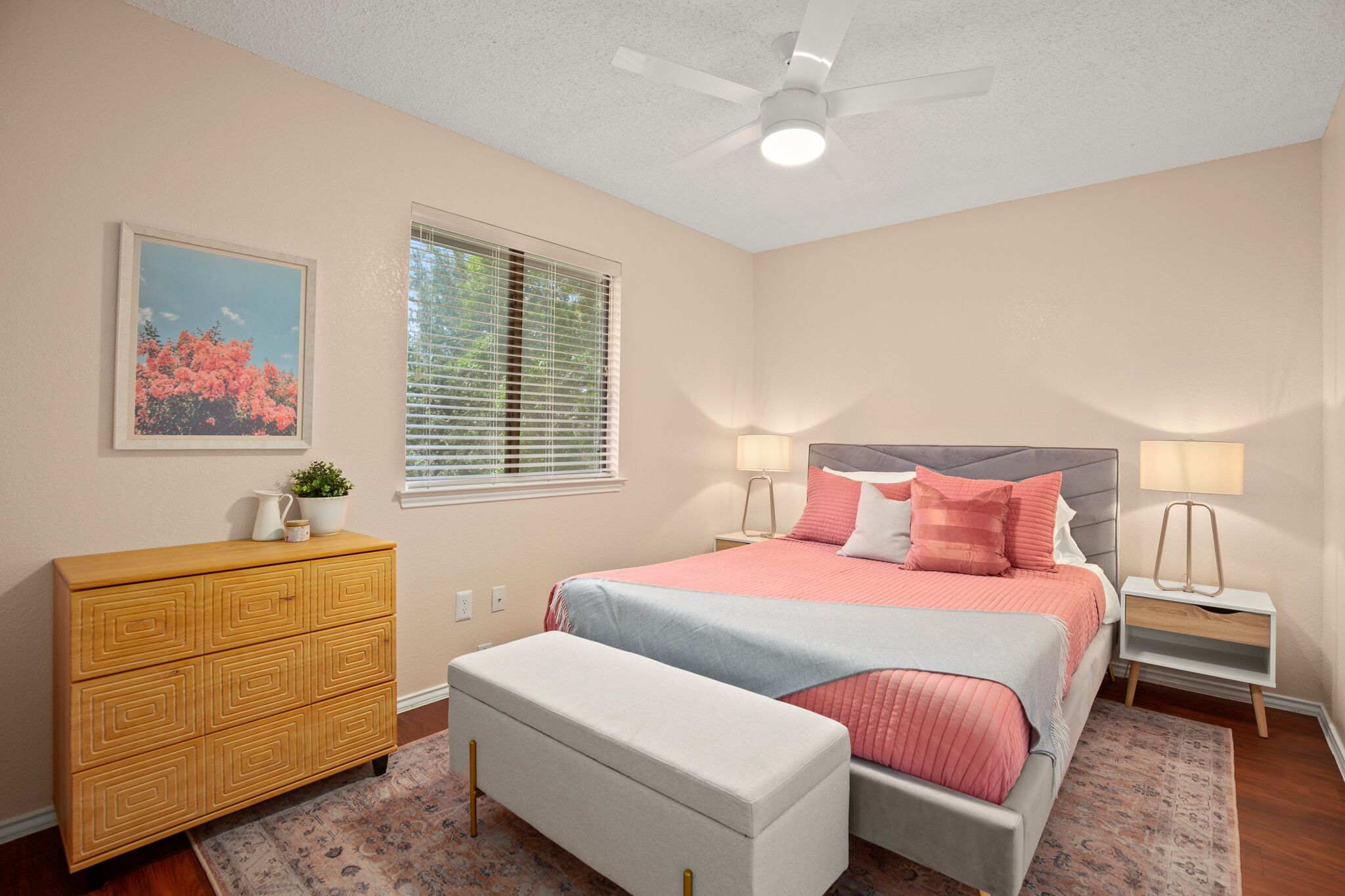 3 bedrooms, desk, iron/ironing board, free WiFi