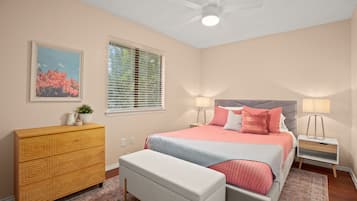3 bedrooms, desk, iron/ironing board, free WiFi
