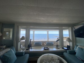 Living area - Oceanfront 4 bed. July 9-16 opening! (Marshfield)
