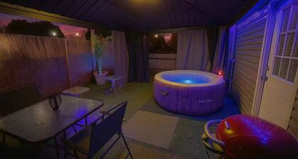 Hot Tub Tiny Home Hideaway Near Horse Park and Ark