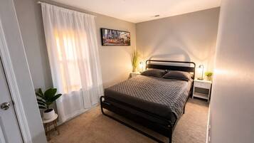 1 bedroom, desk, iron/ironing board, WiFi (free)