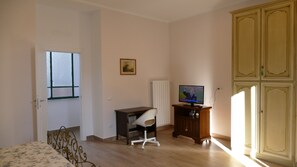 2 Schlafzimmer, Schreibtisch, Bügeleisen/Bügelbrett, kostenloses WLAN