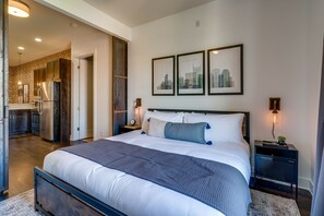 1 bedroom, iron/ironing board, travel crib, free WiFi - Lofts At 30th - Urban Legend - 5 Mins To Broadway (Nashville)