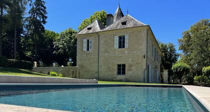 Manoir Avec Piscine à Deux pas de Montignac