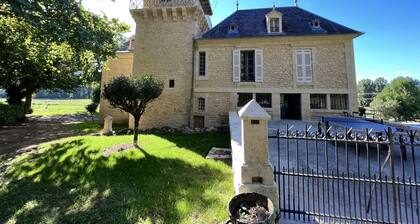 Manoir avec piscine Ă deux pas de Montignac