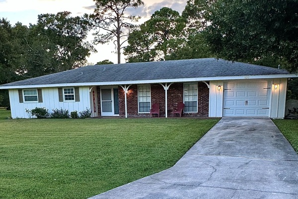 Welcome to your "Tropical Getaway" Dog Friendly. Enjoy this safe and serene home