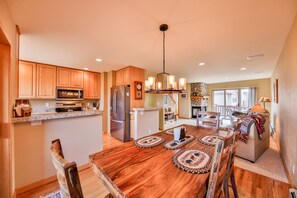 Interior - Beautiful 3 Bedroom/3.5 Bath Townhome w/Private Hot Tub, Garage & Mountain Views (Winter Park)
