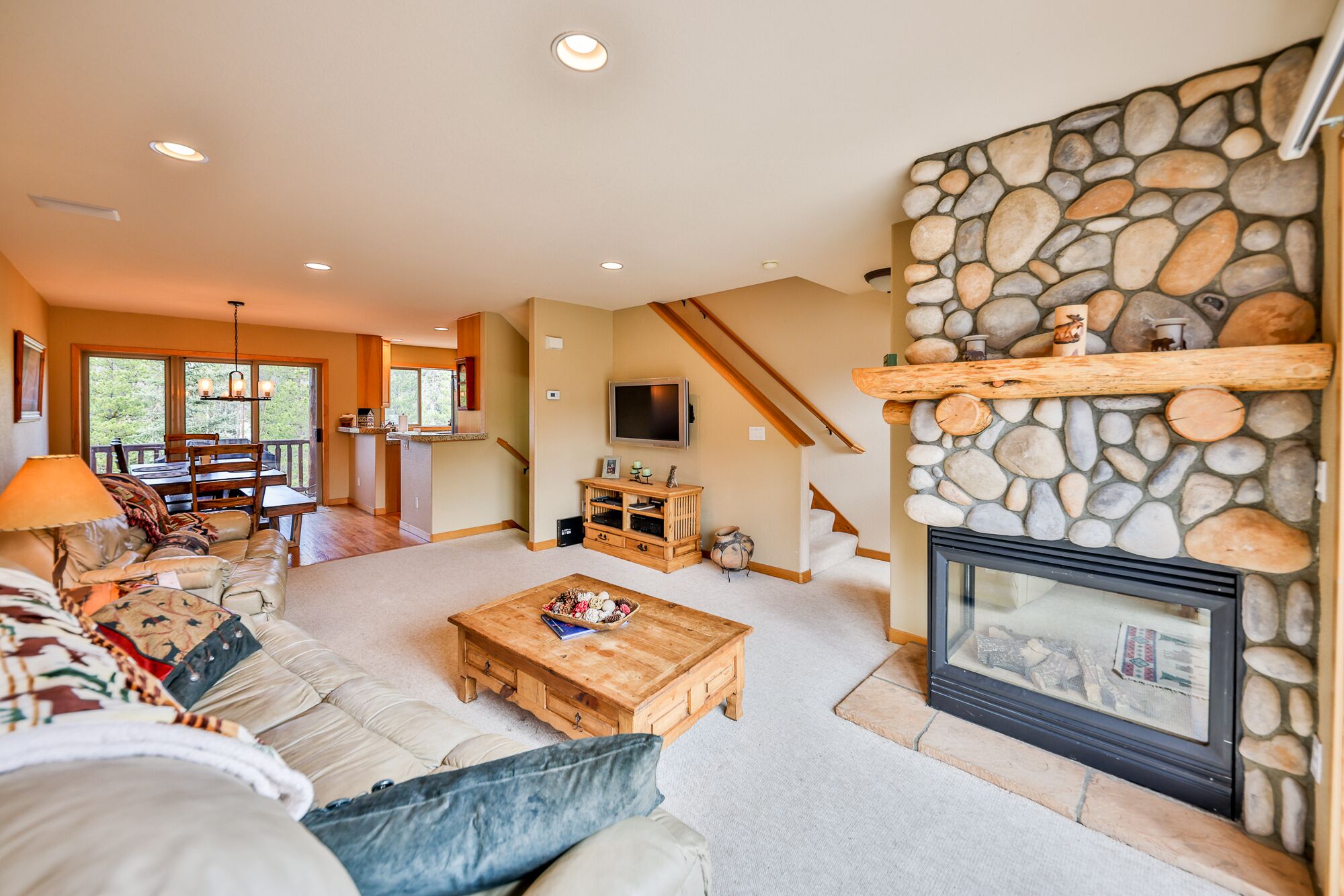 Televisión, chimenea