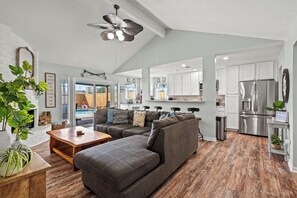 تلفزيون ذكي، مدفأة، طابعة