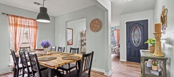 "Cozy Comforts of Home" Private POOL, 5 mins from Kemah Boardwalk & NASA