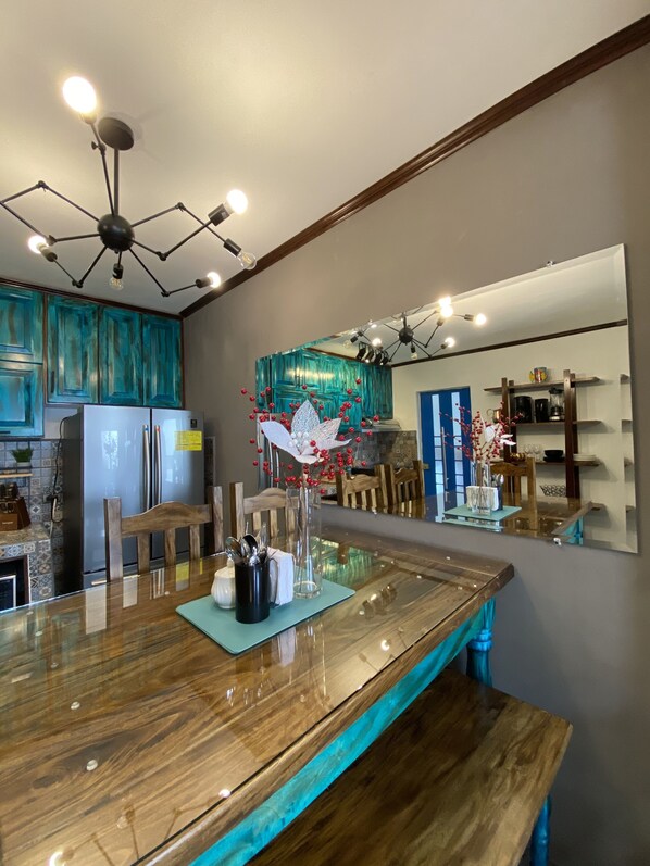 Dining - Deluxe Art Gallery Loft (Free Parking) (Quetzaltenango)