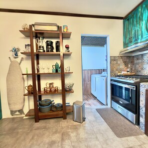 Fridge, microwave, oven, stovetop - Deluxe Art Gallery Loft (Free Parking) (Quetzaltenango)