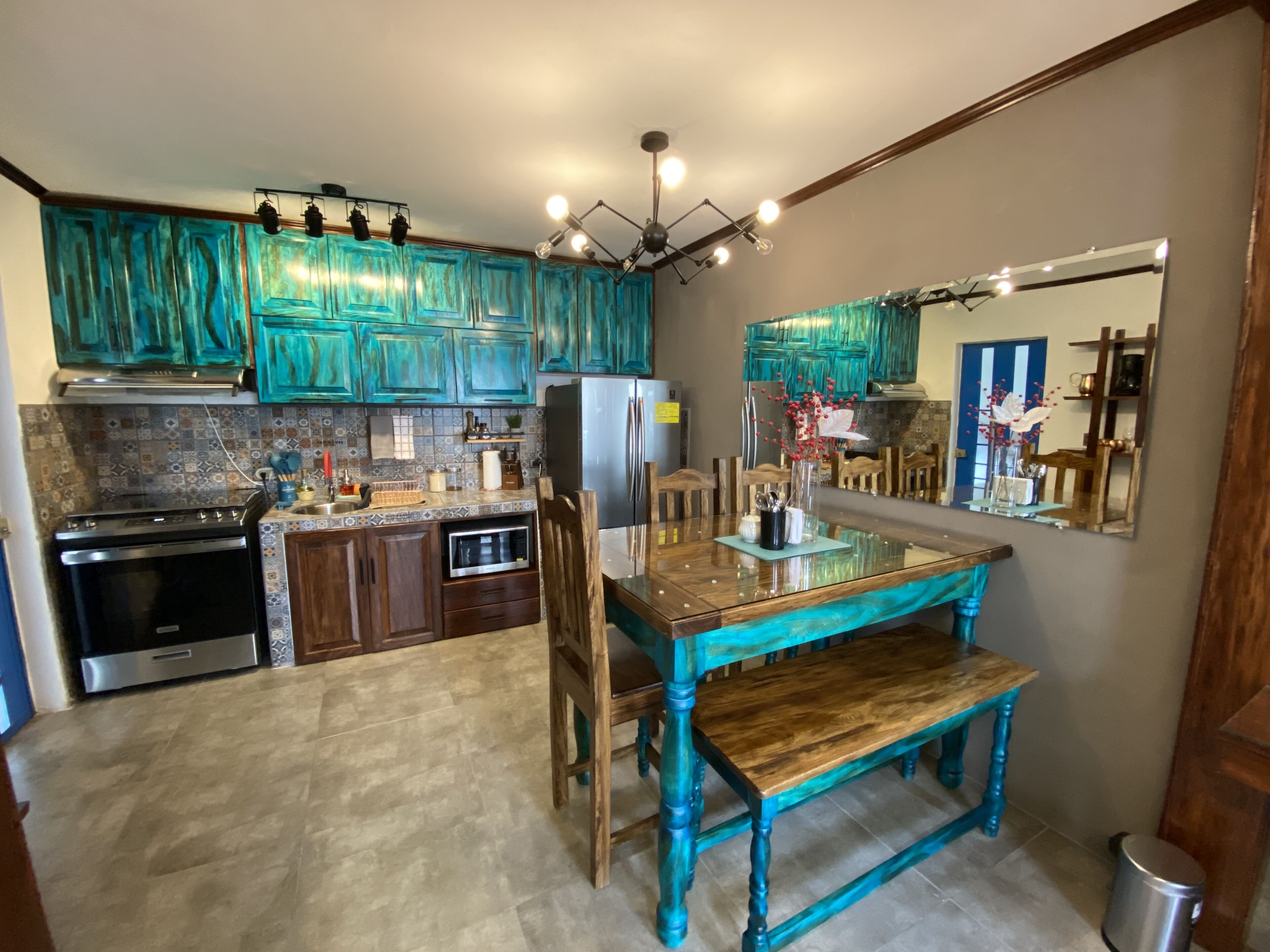 Refrigerador, microondas, horno, placa de cocina