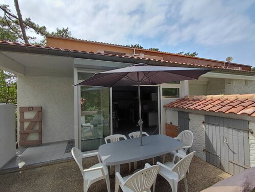 SEIGNOSSE Residence Les Pins. Villa patio for 4 persons