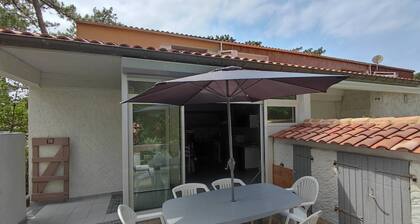 SEIGNOSSE Residence Les Pins. Villa patio for 4 persons