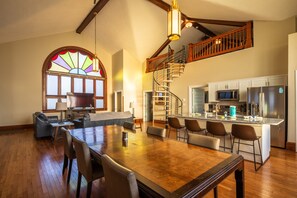 Dining - Dragonfly Inn (Only 40 min to Hocking Hills area) (Amanda)