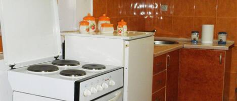 Réfrigérateur, four, grille-pain, blender