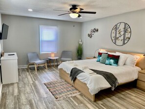 3 Schlafzimmer, Schreibtisch, Bügeleisen/Bügelbrett, Reisekinderbett