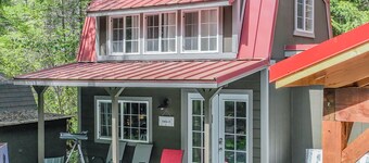 Tiny Home A, just steps from Mt. Rainer Nat. Park w/firepit.