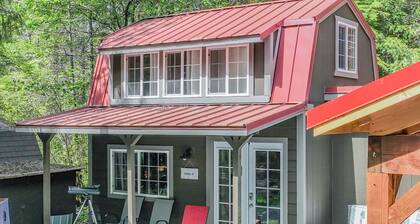 Tiny Home A, just steps from Mt. Rainer Nat. Park w/firepit.
