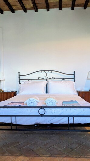 3 chambres, fer et planche à repasser, lit parapluie, Wi-Fi gratuit