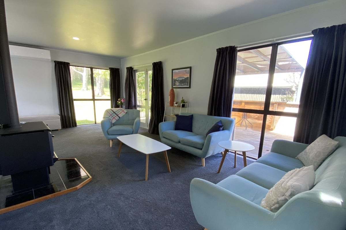 Cottage, 5 Bedrooms, Kitchen, Garden Area | Living room | 40-inch flat-screen TV with cable channels, TV