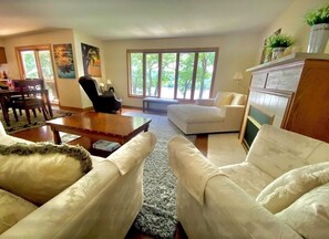 Älytelevisio, kirjoja, stereot