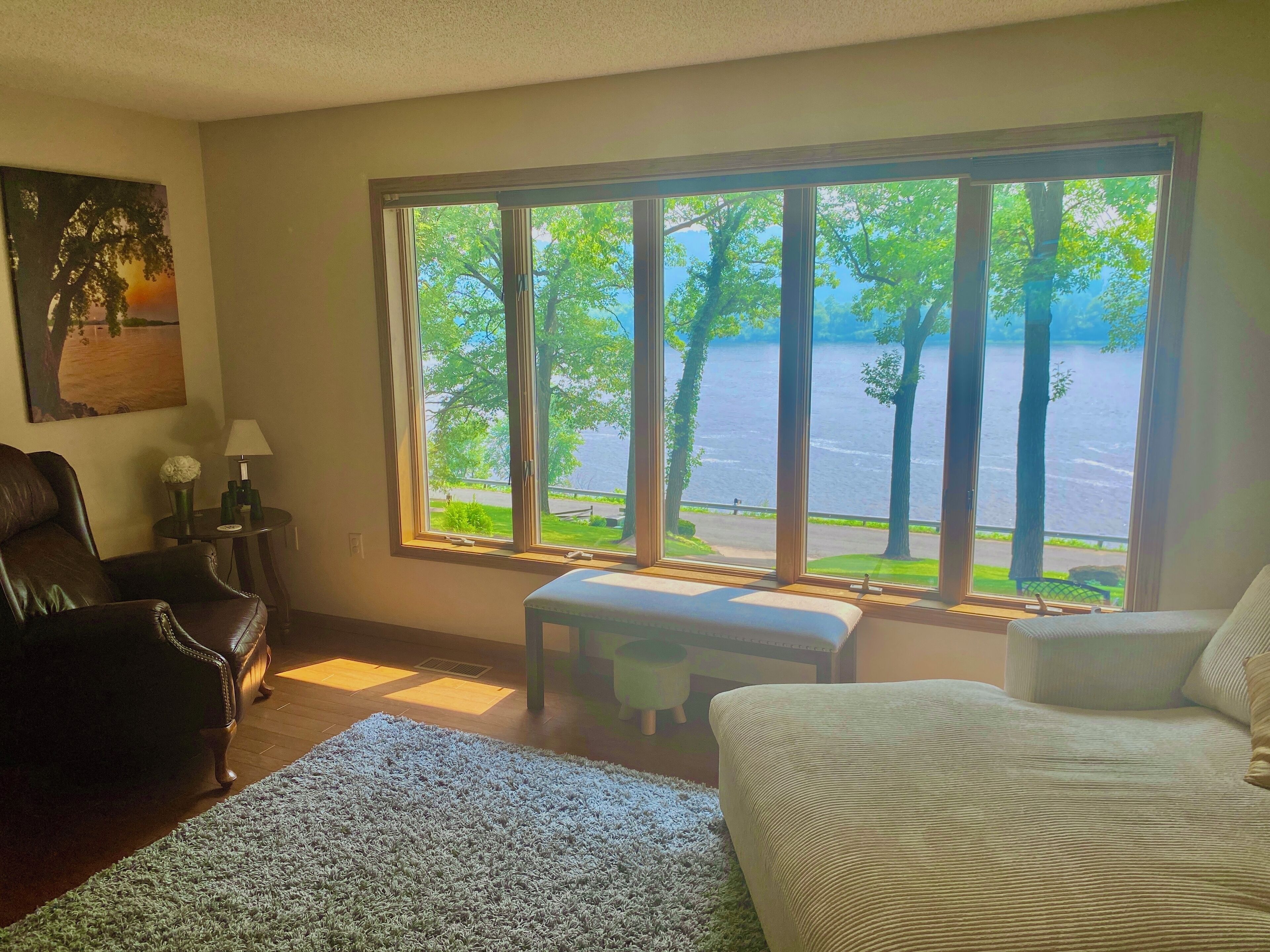 5 bedrooms, iron/ironing board, WiFi, bed sheets