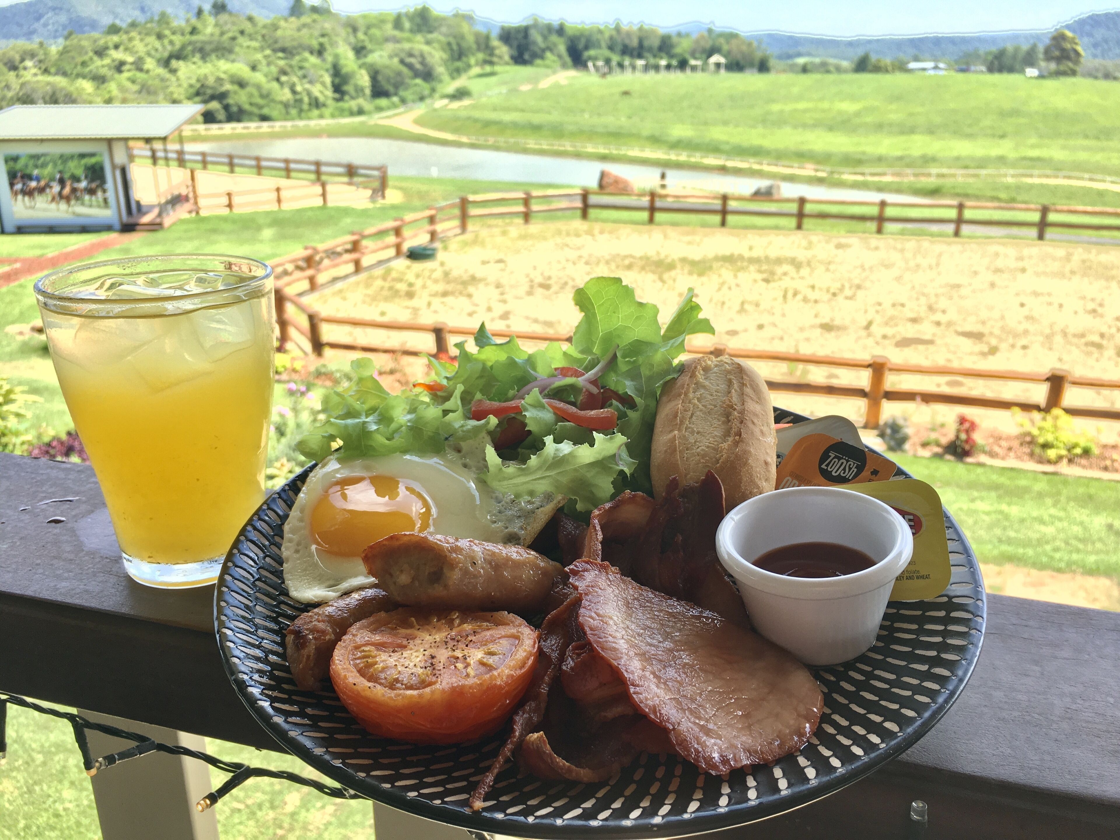 Kontinental frokost i helgene (AUD 25 per person)