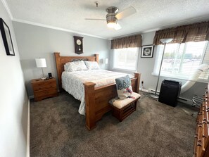 2 bedrooms, desk, iron/ironing board, free WiFi - Mountain Lodge - Ski In/Out - 2 Queen Bedrooms + 2 Bunk Beds - Closest To Lifts (Snowshoe)