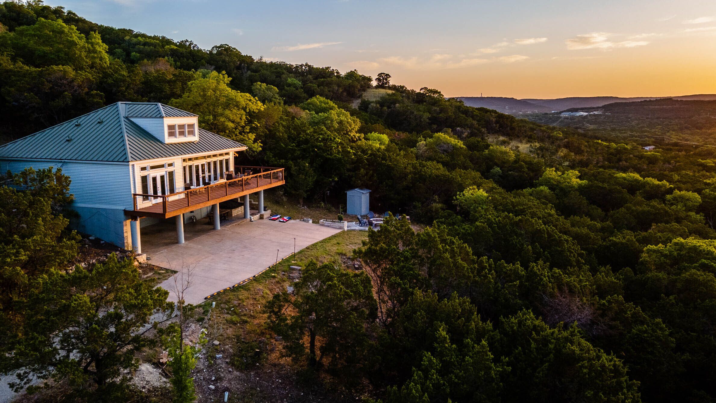 Hillside Glass House Nestled in Bird Sanctuary