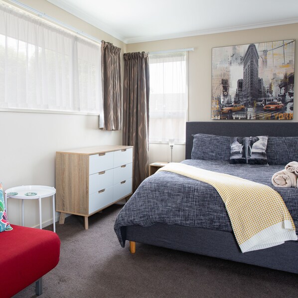 1 bedroom, desk, iron/ironing board, free WiFi