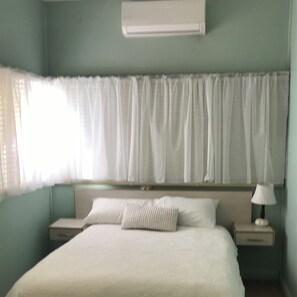 3 bedrooms, iron/ironing board, free WiFi, bed sheets - Welcome to Shazza’s (Broken Hill)