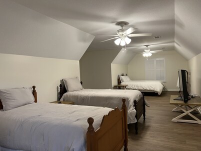Riverfront home on deep water <br> - sleeps 12