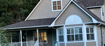 Riverfront home on deep water <br> - sleeps 12