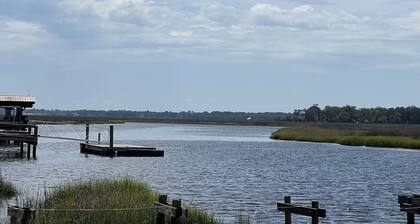 Riverfront home on deep water <br> - sleeps 12